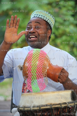 Muzeum w Sopocie. Koncert. Wojtek Staroniewicz ze swoim...