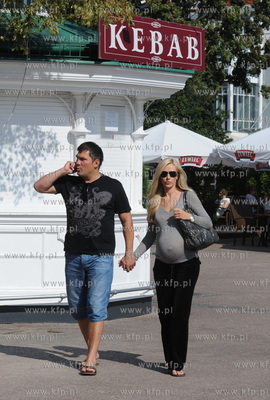Sopot. Centrum Haffnera. Dariusz Michalczewski z zona...