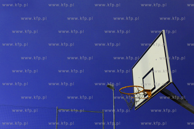 Boisko noca w Gdansku Oruni przy Zespole Ksztalcenia...