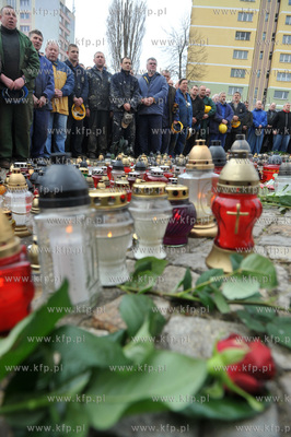 Stoczniowcy ze Stoczni Gdanskiej w holdzie tragicznie...