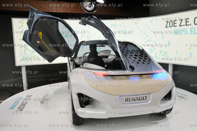 Salony samochodowe na Polach Elizejskich (Champs Elysee...