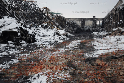 Rozbiorka strawionej pozarem hali produkcyjnej firmy...