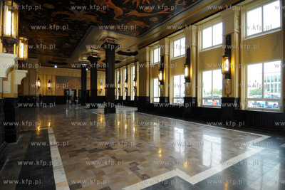 Dworzec kolejowy Gdynia Glowna oddany do uzytku po...