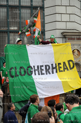 Gdansk. Kibice z Hiszpanii i Irlandii opanowali gdanska...