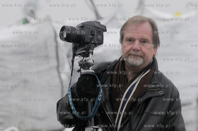 Gdynia. Fotoreporter Chris Niedenthal fotografuje Dworzec...