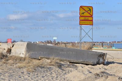 Mechelinki gm. Kosakowo (pow. Puck) Ogromne betonowo...