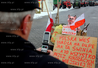 Protest rolnikow z powiatow chojnickiego i tucholskiego...