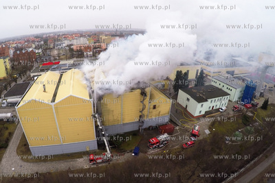 Pozar jeden z hal produkcyjnych, gdzie przechowywane...