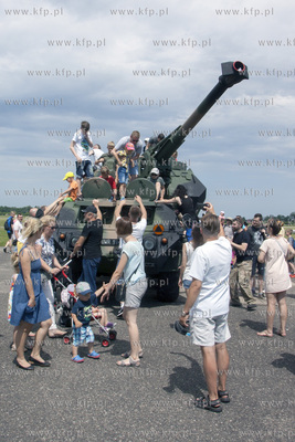 Piknik lotniczy polaczony ze Swietem 49 Bazy Lotniczej...