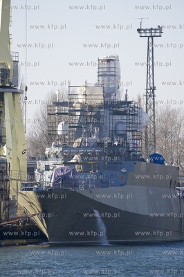 Gdynia, Stocznia Marynarki Wojennej. Prace wykonczeniowe...