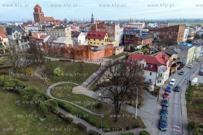 Panorama Tczewa. Po lewej wieże kościoła pw. Podwyższenia...