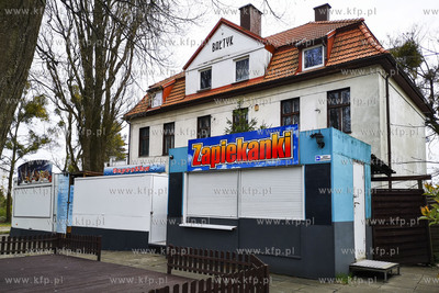 Gdynia Orłowo. Zamkniete stoiska gastronomiczne m.in....