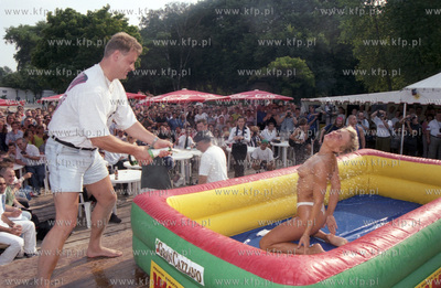 Wybory Miss Mokrego Podkoszula na plazy w Sopocie przed...