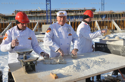 Pierwszy chleb na budowanym na mistrzostwa europy gdanskim...