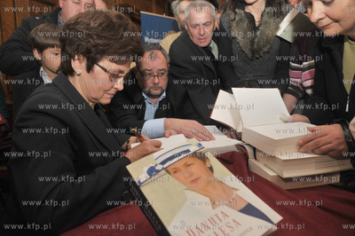 Promocja ksiazki Danuta Walesa marzenia i tajemnice....