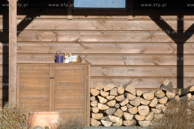 Sulmin wies na Kaszubach. Kot na werandzie domu. 31.12.2011...