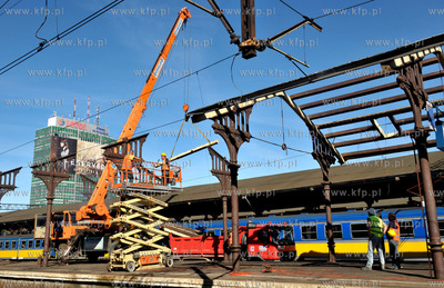 Remont 3 peronu na Dworcu Glownym PKP w Gdansku zwiazany...