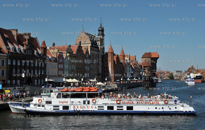 Gdansk. Statek wycieczkowy Elzbieta bialej floty Zeglugi...