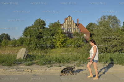 Gdańsk. Okolica ul. Wiosny Ludów, dom po nr 7.. 9.07.2014...