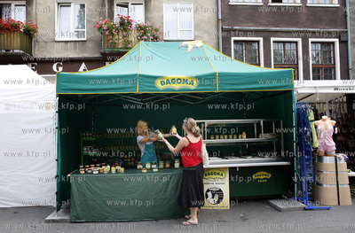 Gdansk. Jarmark Dominikanski. Stoisko firmy Dagoma,...