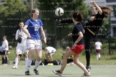 Gdansk Zaspa. Pilkarski turniej dzikich druzyn Do przerwy...