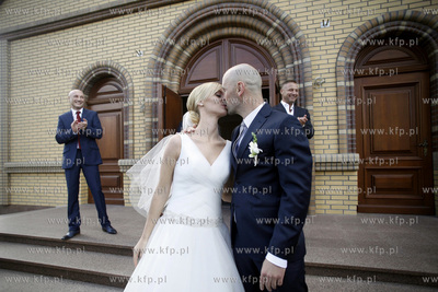 Slub Agnieszki Dabkowskiej i Wojtka Figurskiego w kosciele...