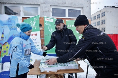 Gdansk Zaspa. Pilkarski turniej dzikich druzyn Do przerwy...