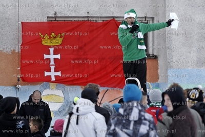 Gdansk Zaspa. Pilkarski turniej dzikich druzyn Do przerwy...