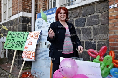 Urzad Miasta  w Sopocie. Happening dotyczacy remontu...