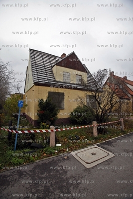 Wyburzanie domow przy ul.Uczniowskiej 23 i 27 w Gdansku...