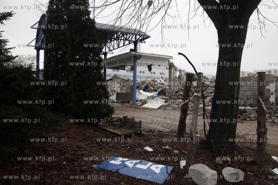 Wyburzanie hal wystawienniczych Miedzynarodowych Targow...