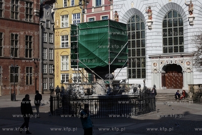 Konserwacja fontanny Neptuna na Długim Targu.
19.03.2015
fot....