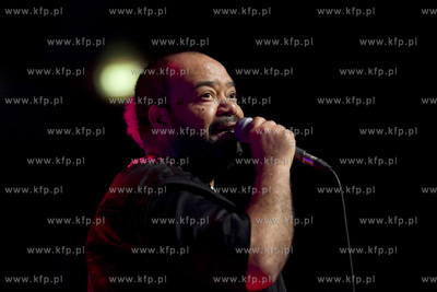 Siesta Festival. Koncert pochodzącego z Angoli Paulo...