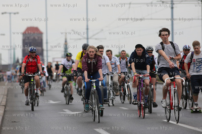 Wielki przejazd rowerowy. Na zdjęciu cykliści na...