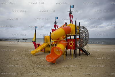 Plac zabaw na plaży w Gdańsku Brzeźnie.
21.02.2017
fot....