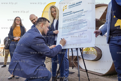 Szymon Hołownia w Gdańsku, lider Polski 2050, w ramach...