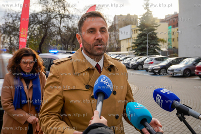 Urząd Miejski w Gdańsku. Przekazanie 3 nowych radiowozów...