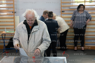 I tura wyborów prezydenckich. Obwodowa komisja nr...
