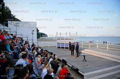 Gdynia. Scena Letnia w Orlowie. Wystep kabaretu Limo....