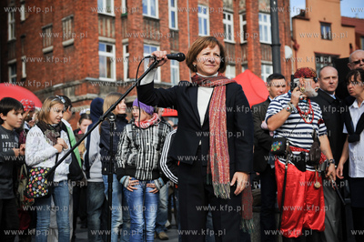 Gdansk. Nabrzeze Targu Rybnego. Chrzest Zaglowca- Kapitan...