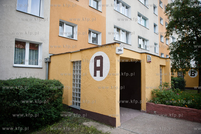 Gdansk. Zaspa. Budynek przy ul Pilotow 20.
24.07.2012
fot....