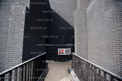 Gdansk. Pierwszy spacer Gdanszczan po Murze Teatru...