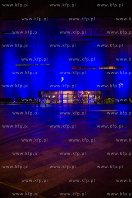 Gdansk. Podswietlona na niebiesko z okazji obchodow...