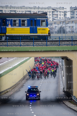 Gdansk. Mikolaje na rowerach jada dla Wielkiej Orkiestry...