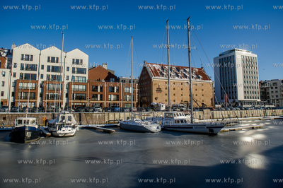 Gdańsk. Mroźny, słoneczny, zimowy dzień. Minusowe...