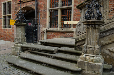 Gdańsk. Remont zabytkowego przedproża Ratusza Głównomiejskiego.
18.10.2017
fot....