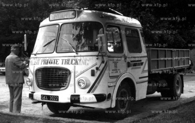 Pol autobus, pol ciezarowka czyli autobus marki jelcz...