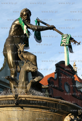 Gdansk - Dlugi Targ. Nz rozentuzjowani kibice ciesza...