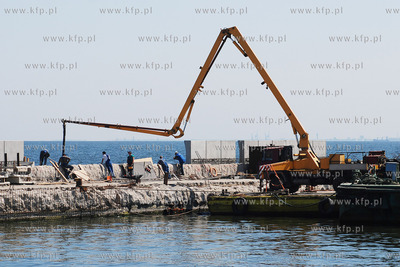 Gdynia. Trwa remont gdynskiego falochronu. Zostanie...