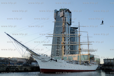 Gdynia. Ponad 140-metrowy apartamentowiec SEA TOWERS...